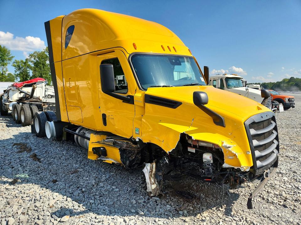 2024 Freightliner Cascadia 126 VIN 3AKJHHDR0RSUN1278 COPART salvage auction — SIDE, NC - SALVAGE CERTIFICATE OF TITLE, sold $52,000 on 2026-09-17 (photo 4)