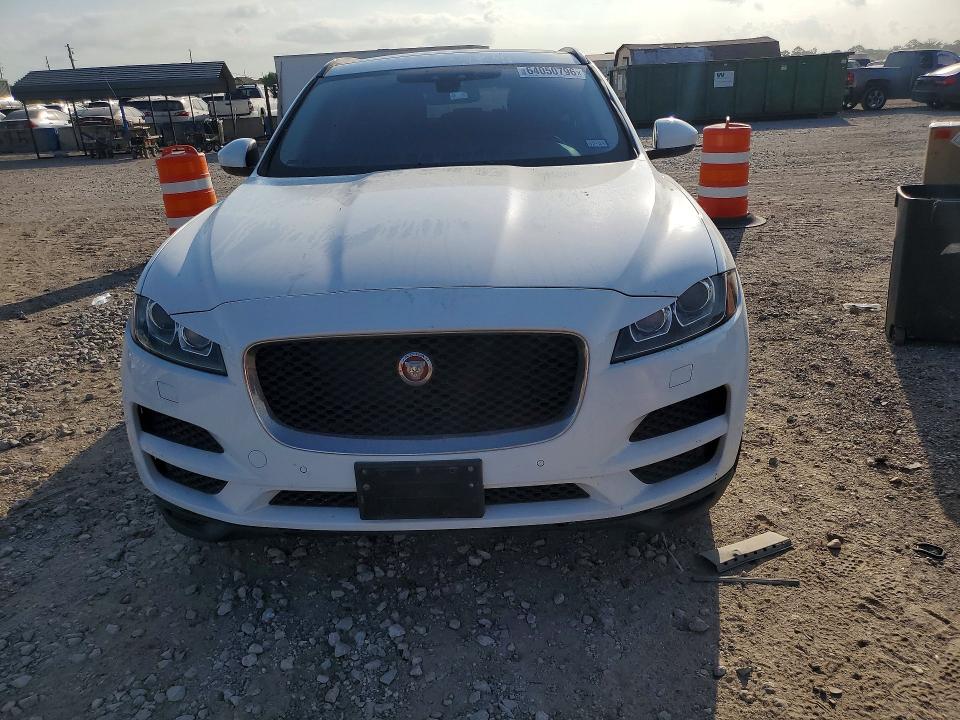 2017 Jaguar F-pace VIN SADCJ2BV3HA884024 COPART salvage auction — MINOR DENT/SCRATCHES, Tx - Certificate Of Title, sold $1,050 on 2026-09-11 (photo 5)