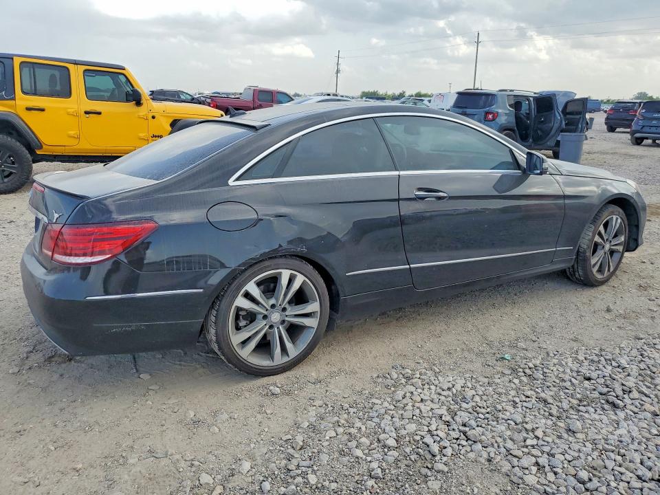 2014 Mercedes-benz E-klasse VIN WDDKJ5KB7EF270788 COPART salvage auction — REAR END, Tx - Salvage Vehicle Title, sold $3,150 on 2026-08-13 (photo 3)