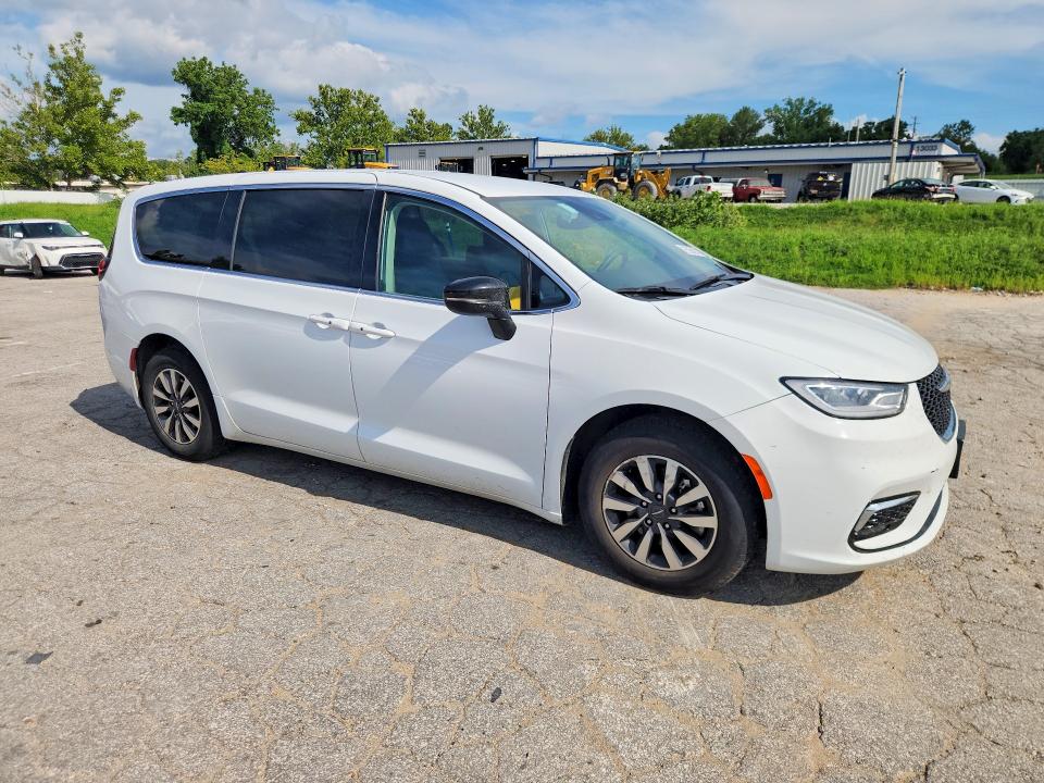 2024 Chrysler Pacifica VIN 2C4RC1S74RR153403 COPART salvage auction — SIDE, IA - CERTIFICATE OF TITLE, sold $13,800 on 2026-08-19 (photo 4)