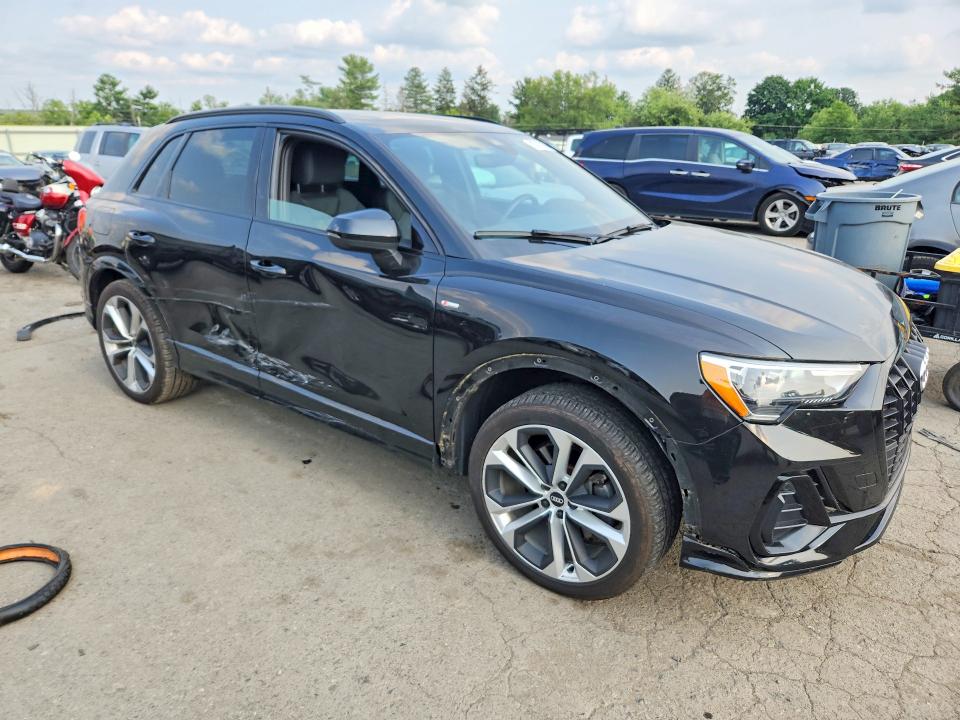 2021 Audi Q3 VIN WA1DECF3XM1031739 COPART salvage auction — SIDE, Salvage Title, sold $11,600 on 2026-08-18 (photo 4)