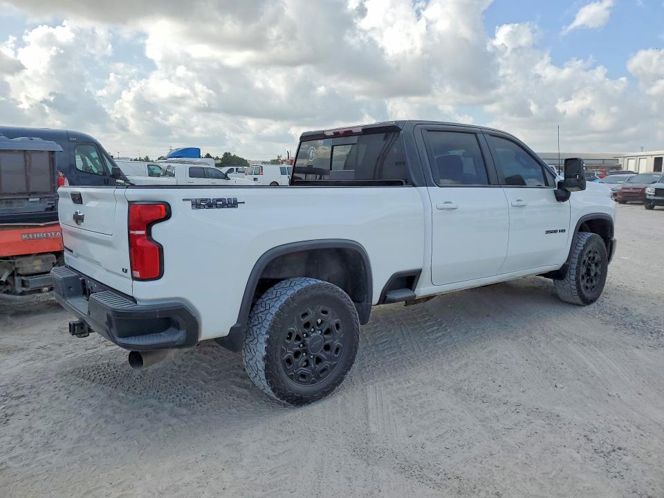 2025 Chevrolet Silverado 3500 VIN 2GC4KTEY1S1132915 COPART salvage auction — NORMAL WEAR, Oh - Cert Of Title-Salvage, sold $19,400 on 2026-09-04 (photo 3)