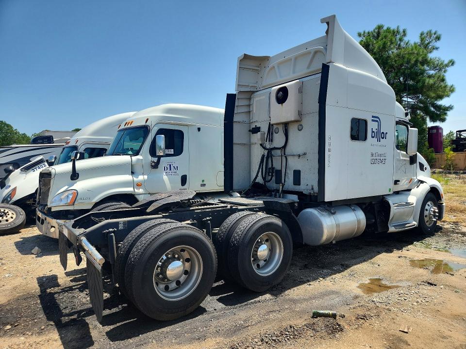 2016 Peterbilt 579 VIN 1XPBDP8X2GD371220 COPART salvage auction — FRONT END, FL - CERTIFICATE OF TITLE, sold $5,000 on 2026-10-09 (photo 3)