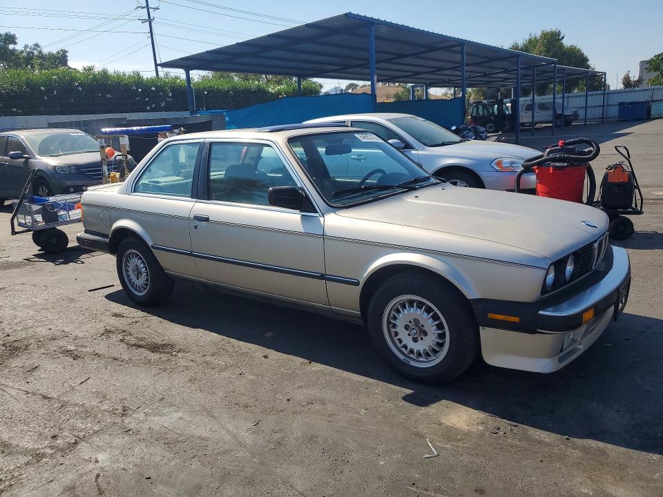1986 BMW 3 series VIN WBAAB5405G9684178 COPART salvage auction — MINOR DENT/SCRATCHES, CA - DIS/DLR/EXP ONLY CLEAN TITLE, sold $5,700 on 2026-08-13 (photo 4)