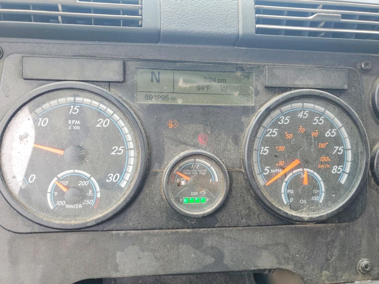 2018 Freightliner Cascadia 125 VIN 1FUJGLDR4JLJL3685 COPART salvage auction — Front End, NJ - CERTIFICATE OF TITLE, sold $9,100 on 2026-08-28 (photo 9)