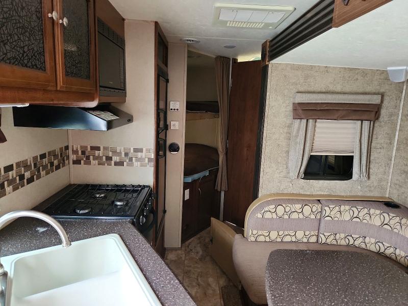 2017 Coachman Recreational vehicle (rv) VIN 5ZT2FERB0HA024313 COPART salvage auction — ROOF, AR - CERTIFICATE OF TITLE, sold $3,200 on 2026-09-22 (photo 6)