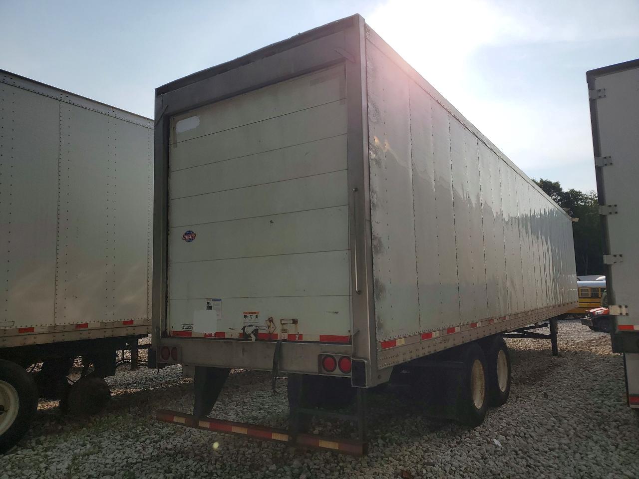 2019 Utility Vs2ra VIN 1UYVS2489K6680137 COPART salvage auction — Top/Roof, IN - CERTIFICATE OF TITLE (P), sold $1,900 on 2026-09-11 (photo 3)