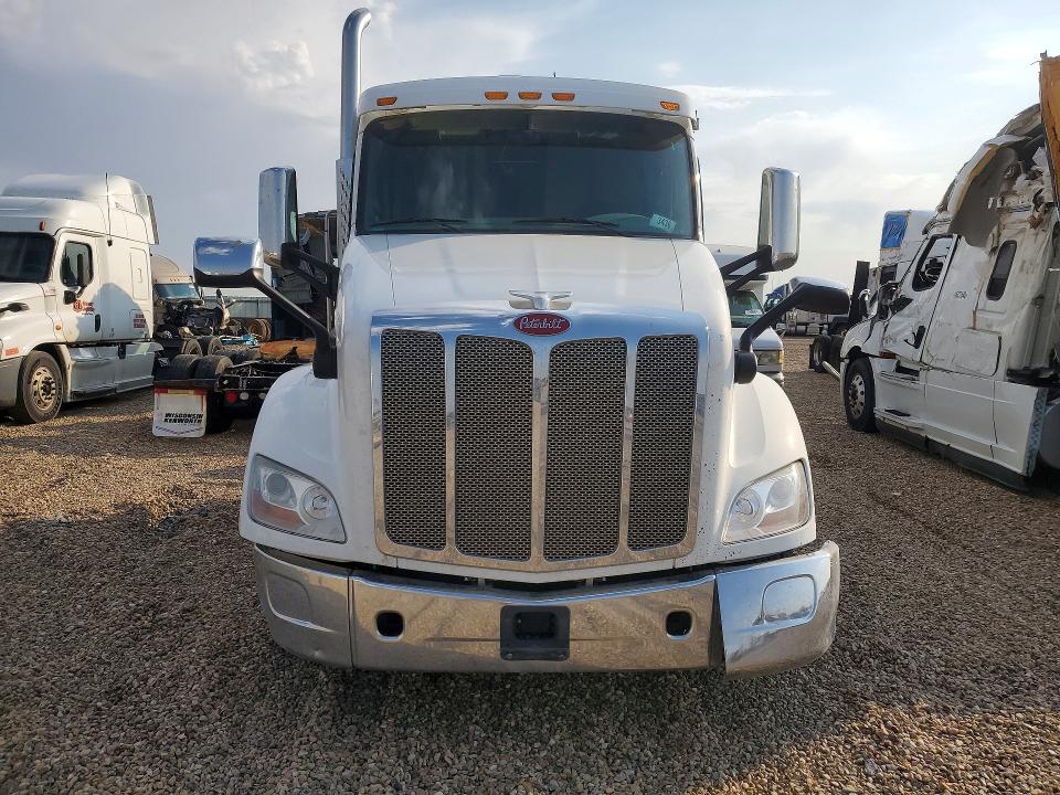 2018 Peterbilt All other VIN 1XPBDP9X8JD473711 COPART salvage auction — FRONT END, CT, sold $8,900 on 2026-09-01 (photo 5)