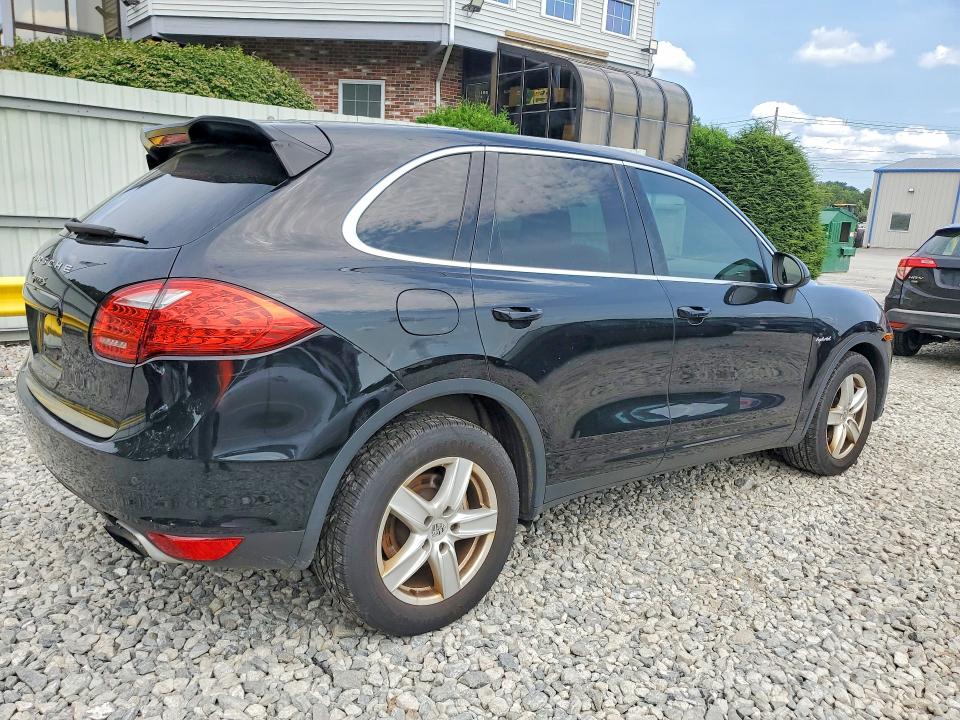 2013 Porsche Cayenne VIN WP1AE2A21DLA16129 COPART salvage auction — MECHANICAL, Ma - Cert Of Title-Reconstrctd Coll, sold $425 on 2026-08-20 (photo 3)