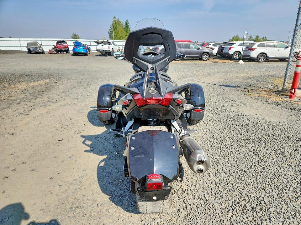 2012 Can-am/ brp Spyder VIN 2BXJALA1XCV000566 COPART salvage auction — MINOR DENT/SCRATCHES, OR - SALVAGE TITLE CERTIFICATE, sold $2,300 on 2026-09-08 (photo 4)