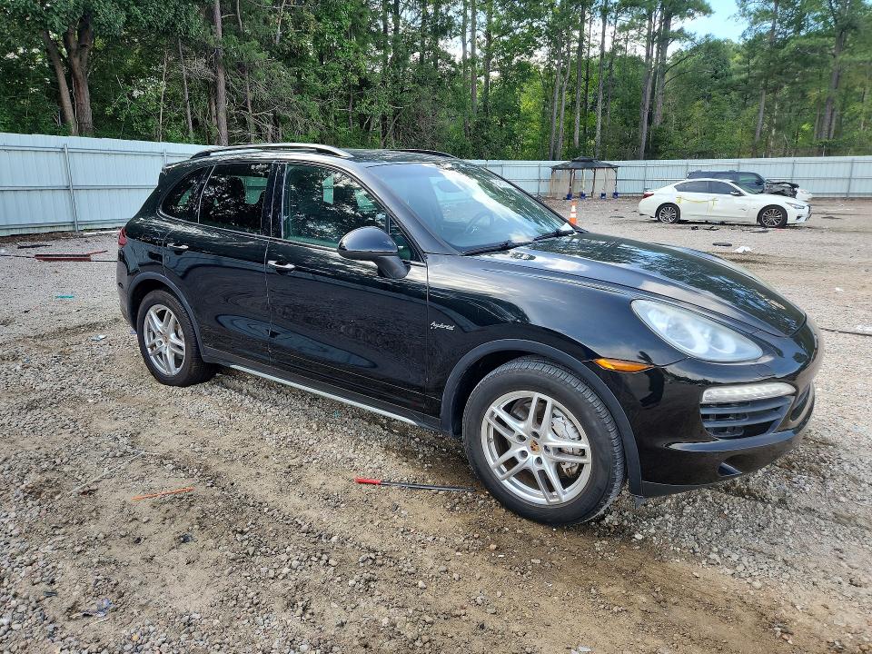 2013 Porsche Cayenne VIN WP1AE2A2XDLA15710 COPART salvage auction — MINOR DENT/SCRATCHES, Nc - Dealer Only Clean Title, sold $1,900 on 2026-08-28 (photo 4)