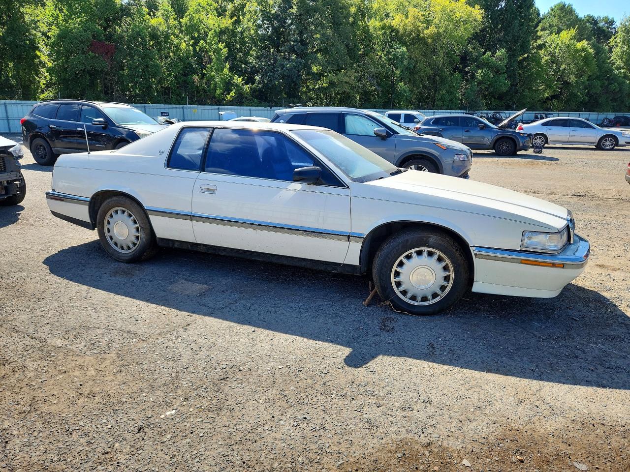 1992 Cadillac Eldorado VIN 1G6EL13B0NU624500 COPART salvage auction — Front End, TX - SALVAGE VEHICLE TITLE, sold $425 on 2026-09-03 (photo 4)