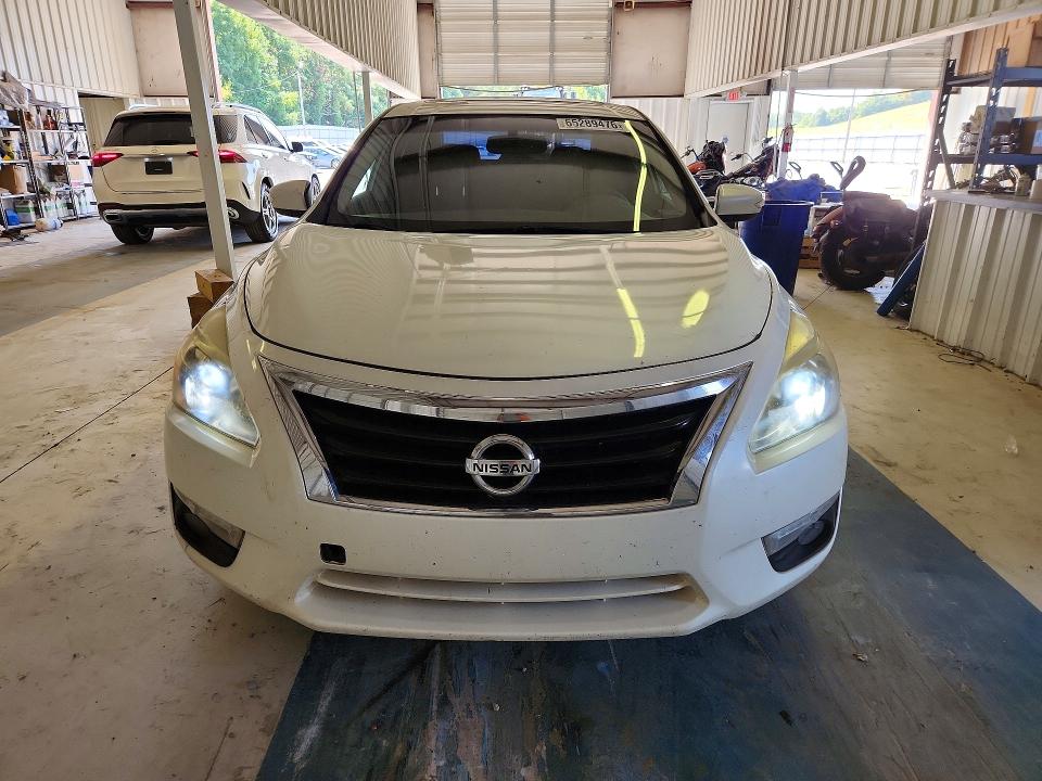 2013 Nissan Altima VIN 1N4BL3AP1DN426937 COPART salvage auction — MINOR DENT/SCRATCHES, MS - CERTIFICATE OF TITLE, sold $1,400 on 2026-09-15 (photo 5)