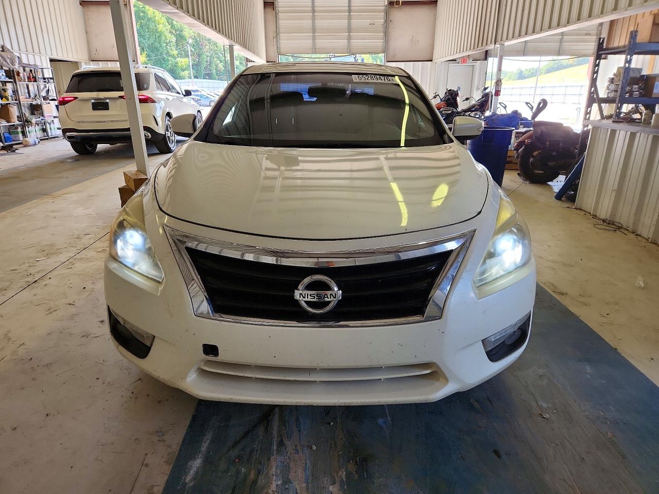 2013 Nissan Altima VIN 1N4BL3AP1DN426937 COPART salvage auction — Minor Dent/Scratches, Ct - Clean Title, sold $1,400 on 2026-09-16 (photo 5)