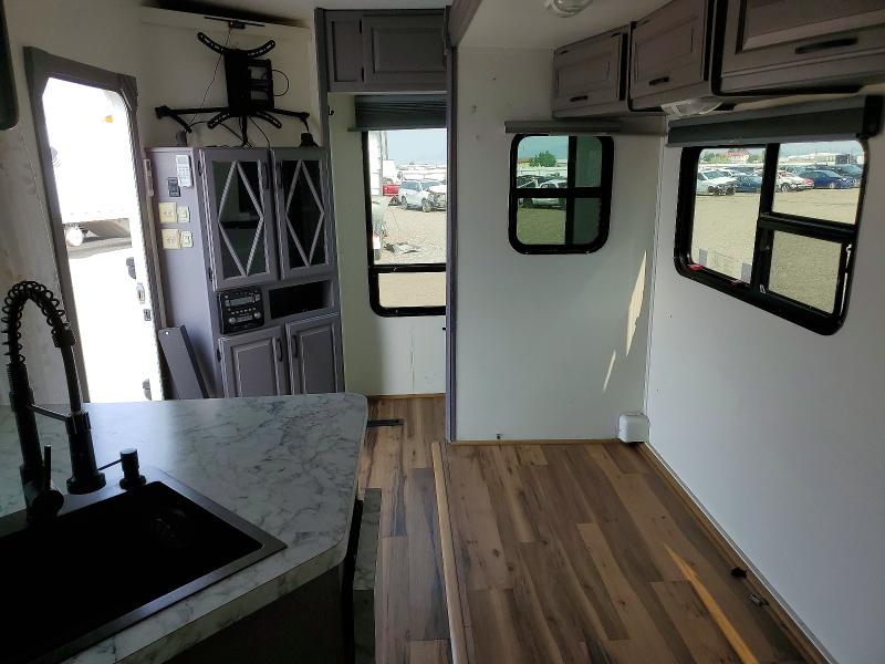 2011 Keystone Laredo VIN 4YDF26621BE601713 COPART salvage auction — ROOF, MT - CERTIFICATE OF TITLE TOTALED, sold $700 on 2026-09-29 (photo 6)