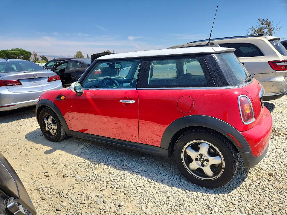 2009 Mini Cooper VIN WMWMF335X9TW78420 COPART salvage auction — MINOR DENT/SCRATCHES, CA - DIS/DLR/EXP ONLY CLEAN TITLE, sold $1,000 on 2026-08-11 (photo 2)