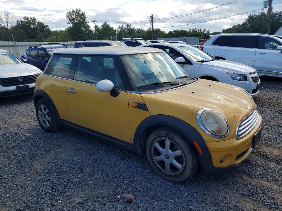 2007 Mini Cooper VIN WMWMF33577TU62876 COPART salvage auction — REAR END, NJ - CERTIFICATE OF TITLE, sold $375 on 2026-09-04 (photo 4)