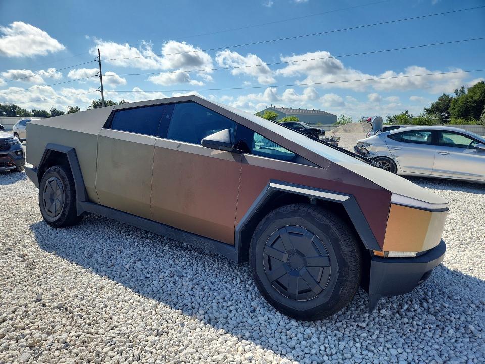 2024 Tesla Cybertruck VIN 7G2CEHED5RA054394 COPART salvage auction — FRONT END, Tx - Salvage Vehicle Title, sold $23,100 on 2026-09-03 (photo 4)