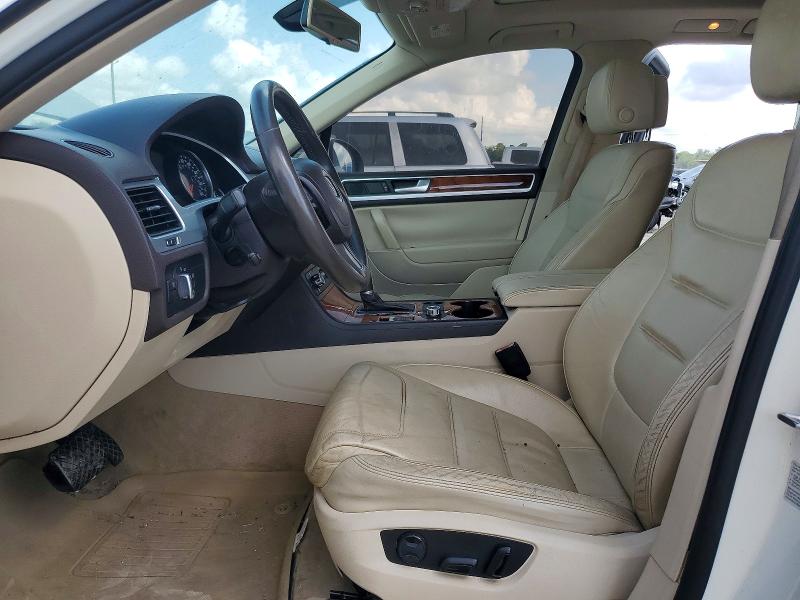 2011 Volkswagen Touareg VIN WVGFF9BP4BD005832 COPART salvage auction — MINOR DENT/SCRATCHES, Tx - Certificate Of Title, sold $3,500 on 2026-08-13 (photo 7)