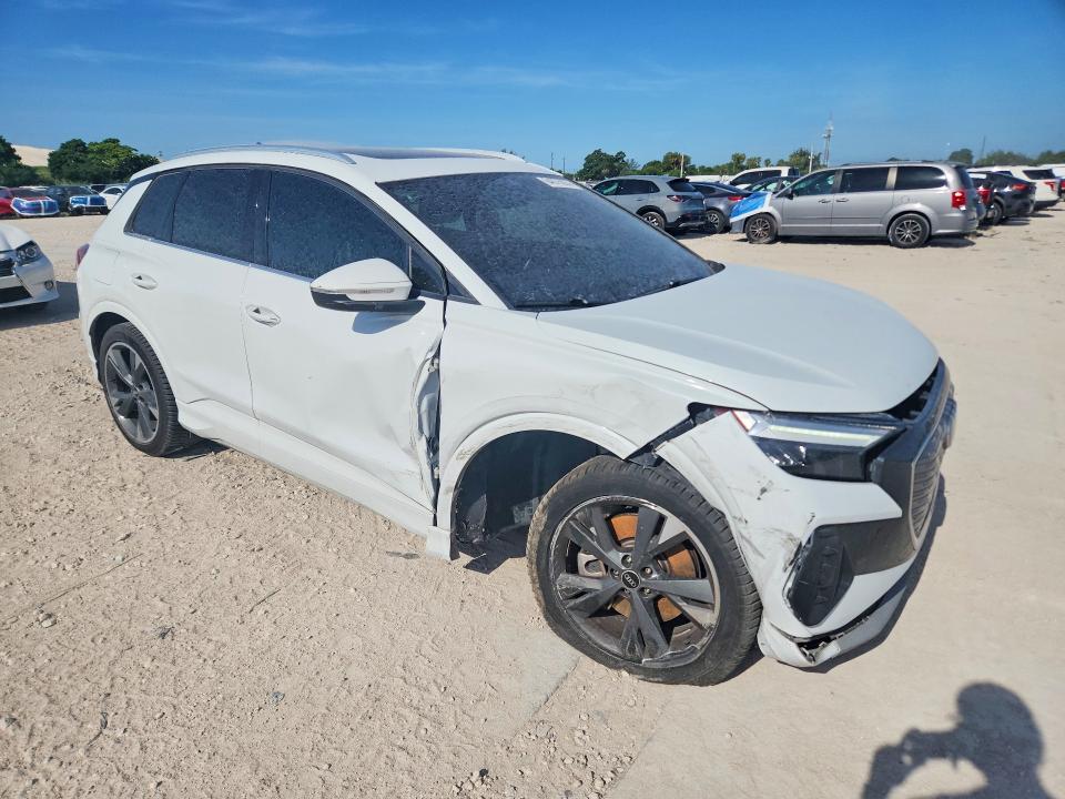 2022 Audi Q4 e-tron VIN WA1H2BFZ9NP013997 COPART salvage auction — FRONT END, Fl - Certificate Of Destruction, sold $10,700 on 2026-09-10 (photo 4)