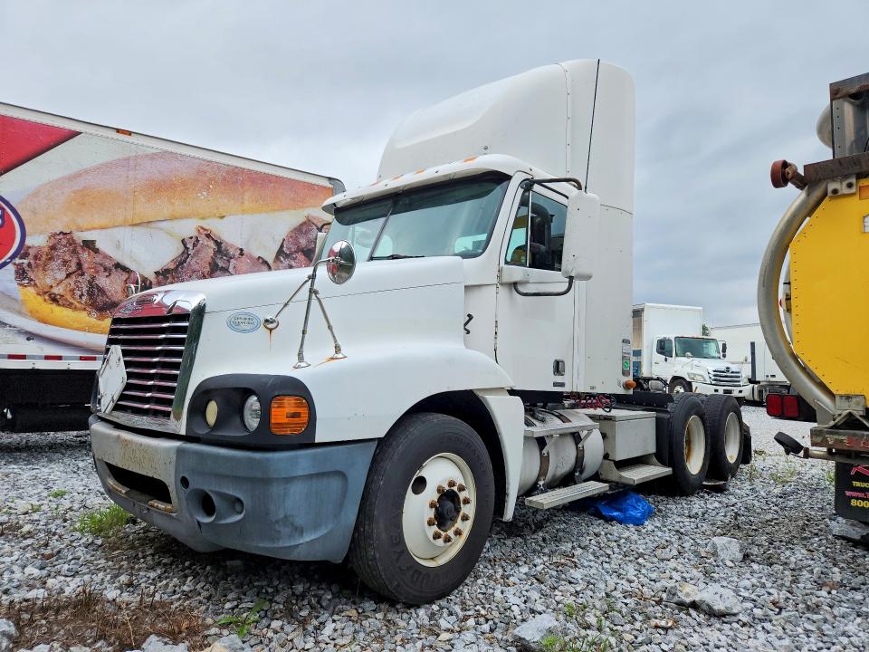 2009 Freightliner Conventional VIN 1FUJBBCK89LAF5242 COPART salvage auction — NORMAL WEAR, TN - CERTIFICATE OF TITLE, sold $2,050 on 2026-09-01 (photo 1)