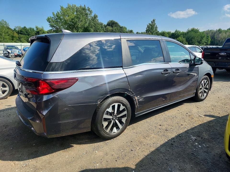 2025 Honda Odyssey VIN 5FNRL6H65SB075730 COPART salvage auction — MINOR DENT/SCRATCHES, Salvage Title, sold $8,000 on 2026-09-02 (photo 3)