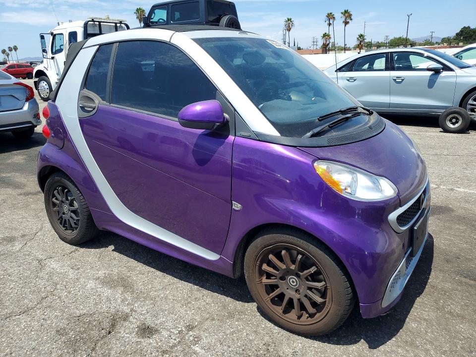 2013 Smart Fortwo VIN WMEEK3BA4DK596121 COPART salvage auction — REAR END, CA - SALVAGE CERTIFICATE, sold $900 on 2026-08-21 (photo 4)