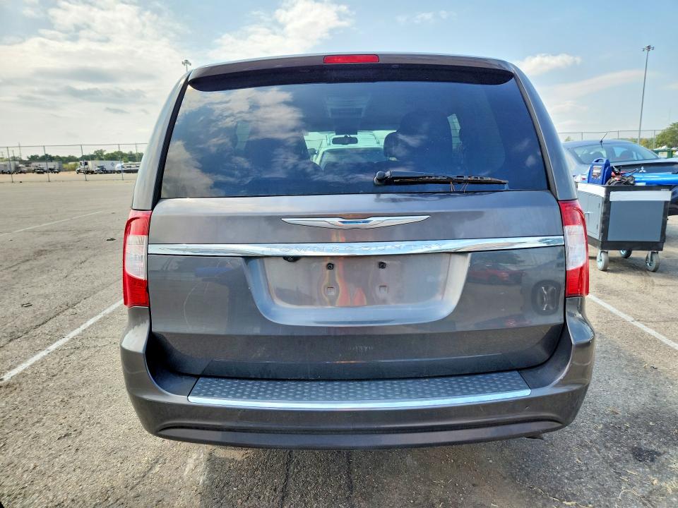 2016 Chrysler Voyager VIN 2C4RC1BG4GR247052 COPART salvage auction — MINOR DENT/SCRATCHES, OH - CERTIFICATE OF TITLE, sold $900 on 2026-09-08 (photo 6)