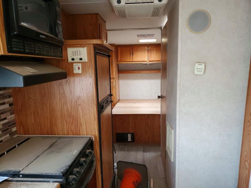 2004 Gulf stream Stream VIN 1NL1XTL2141011744 COPART salvage auction — VANDALISM, CO - PUBLIC - SALVAGE TITLE, sold $500 on 2026-09-04 (photo 6)