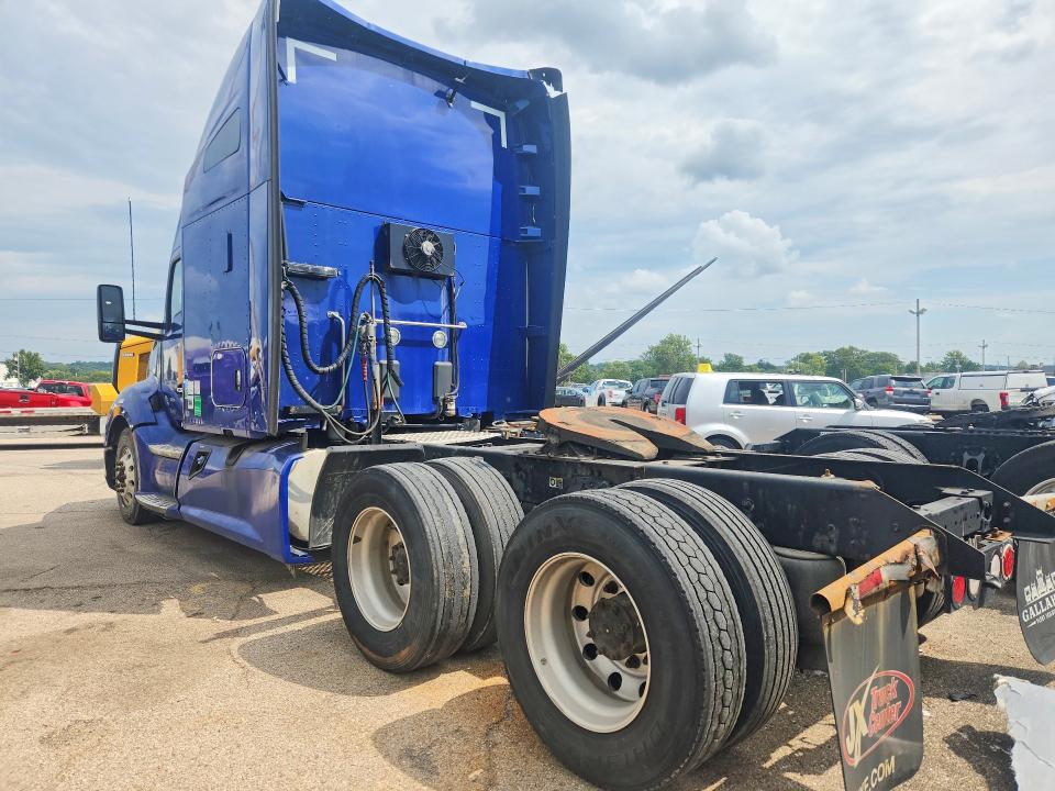 2019 Kenworth T680 VIN 1XKYD49X6KJ229945 COPART salvage auction — MINOR DENT/SCRATCHES, OH - CERTIFICATE OF TITLE, sold $17,000 on 2026-09-08 (photo 2)