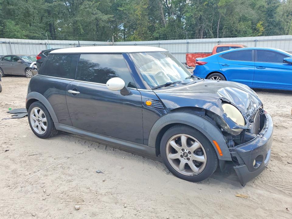2007 Mini Cooper VIN WMWMF33547TU62706 COPART salvage auction — FRONT END, Fl - Cert Of Title Slvg Rebuildable, sold $300 on 2026-09-04 (photo 4)