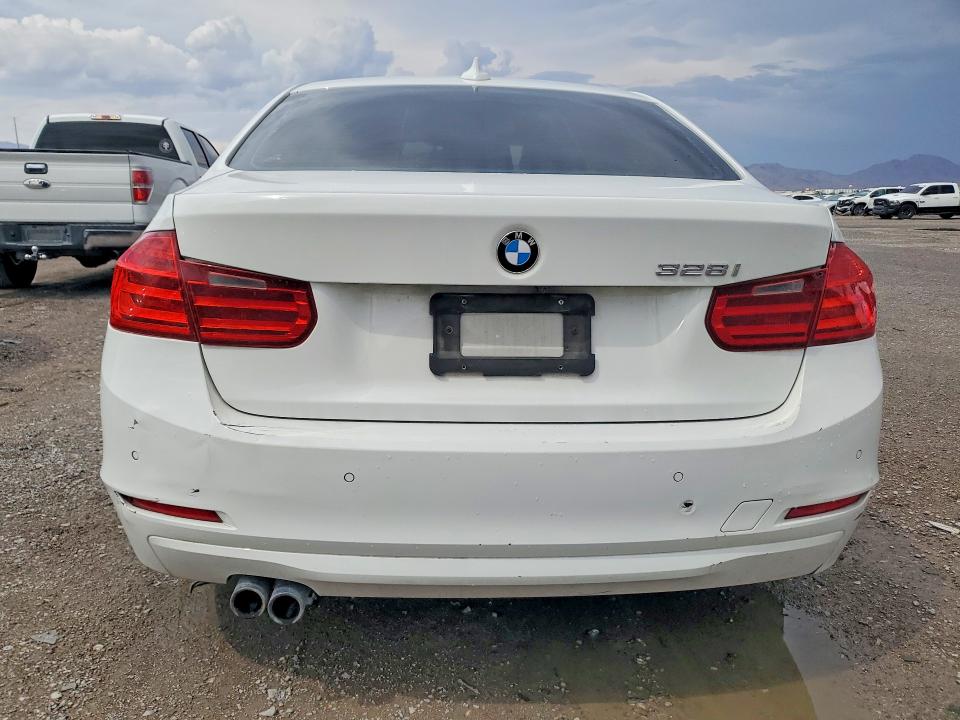 2014 BMW 3er VIN WBA3C1C54EK107126 COPART salvage auction — MINOR DENT/SCRATCHES, Nv - Certificate Of Title, sold $1,200 on 2026-08-20 (photo 6)