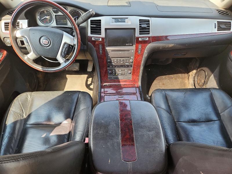 2010 Cadillac Escalade esv VIN 1GYUKHEF1AR239619 COPART salvage auction — MECHANICAL, MI - DEALER ONLY CLEAN TITLE, sold $3,500 on 2026-09-23 (photo 8)