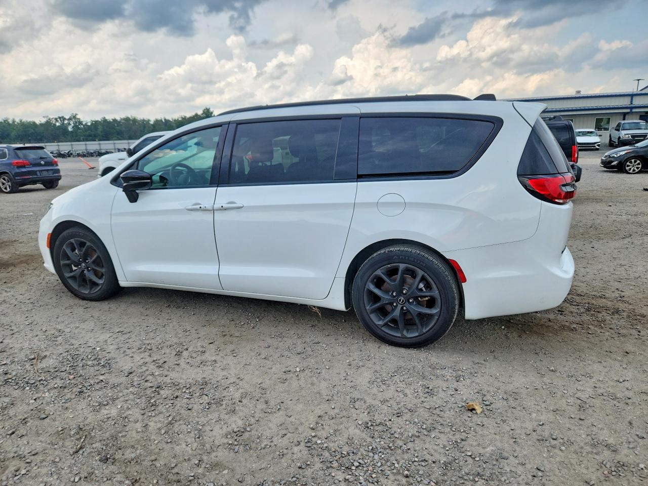 2025 Chrysler Pacifica VIN 2C4RC1GG7SR570125 COPART salvage auction — Minor Dent/Scratches, FL - CERT OF TITLE-SLVG REBLD FLOOD, sold $16,100 on 2026-09-09 (photo 2)