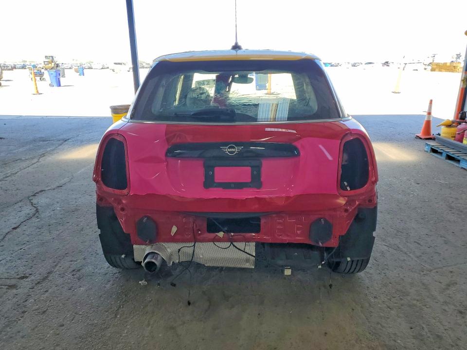 2023 Mini Cooper VIN WMW33DK04P2T77242 COPART salvage auction — REAR END, Co - Public - Salvage Title, sold $10,200 on 2026-09-01 (photo 6)