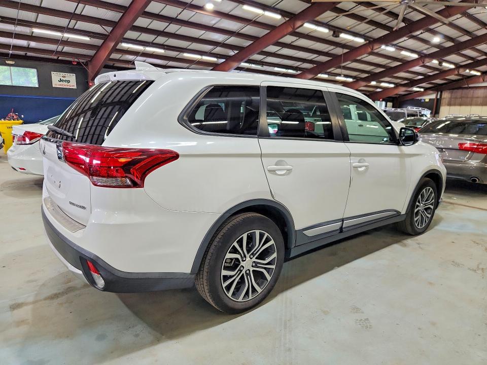 2017 Mitsubishi Outlander VIN JA4AD2A33HZ000511 COPART salvage auction — MINOR DENT/SCRATCHES, FL - CERTIFICATE OF TITLE (P), sold $2,100 on 2026-09-15 (photo 3)