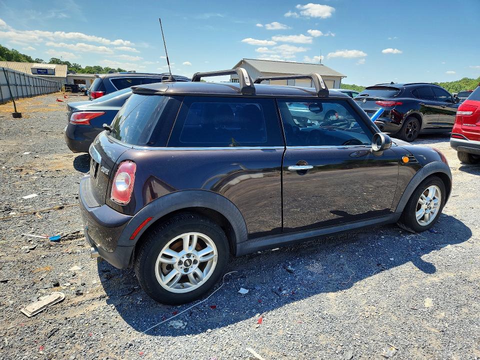 2013 Mini Cooper VIN WMWSU3C59DT689267 COPART salvage auction — MINOR DENT/SCRATCHES, Pa - Cert Of Title, sold $375 on 2026-08-19 (photo 3)