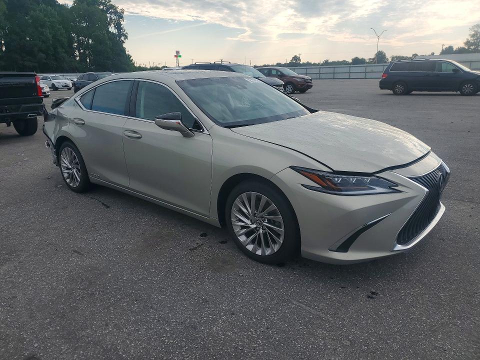 2020 Lexus ES VIN 58AF21B12LU010594 COPART salvage auction — REAR END, NC - SALVAGE CERTIFICATE OF TITLE, sold $12,600 on 2026-08-25 (photo 4)