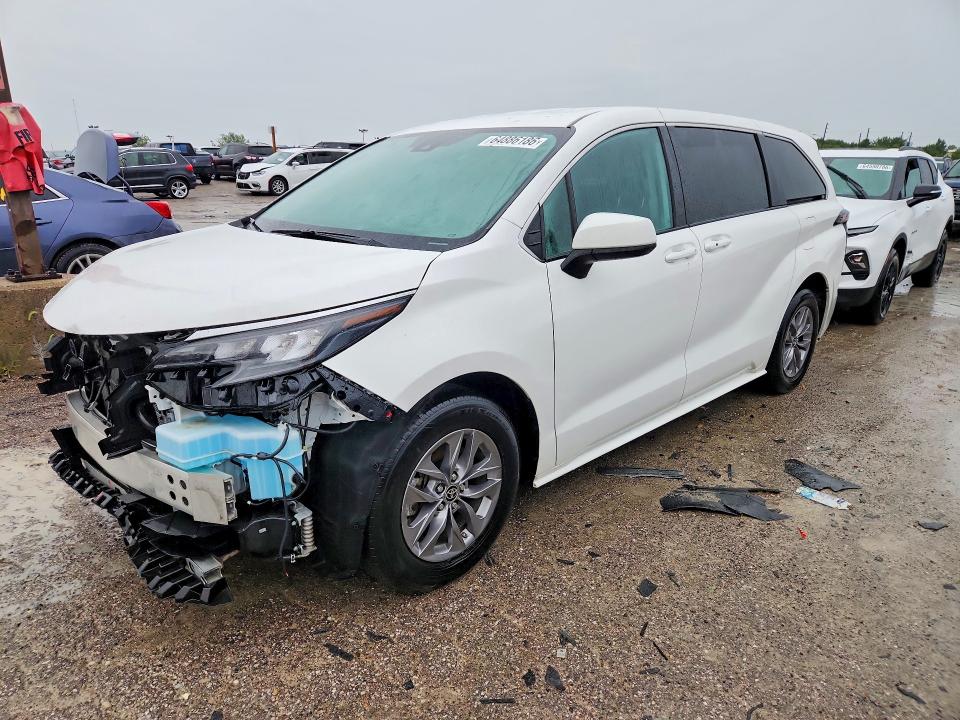 2024 Toyota Sienna VIN 5TDKRKEC3RS195678 — COPART salvage auction photo