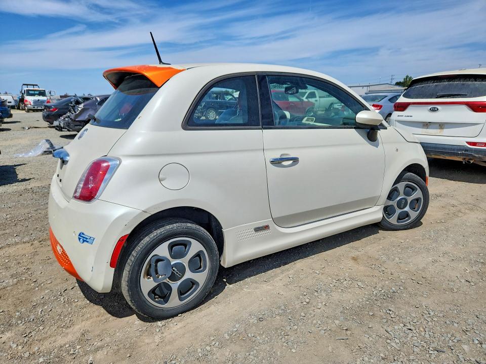 2014 Fiat 500 VIN 3C3CFFGE3ET172733 COPART salvage auction — MECHANICAL, Ca - Dis/Dlr/Exp Only Clean Title, sold $625 on 2026-09-11 (photo 3)
