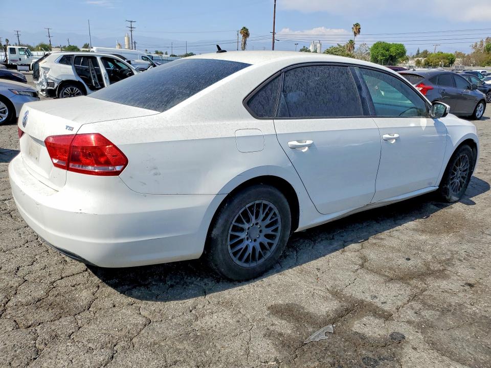 2014 Volkswagen Passat VIN 1VWAT7A30EC050199 COPART salvage auction — MINOR DENT/SCRATCHES, Ca - App For Dup Clean Or Ac, sold $350 on 2026-09-10 (photo 3)