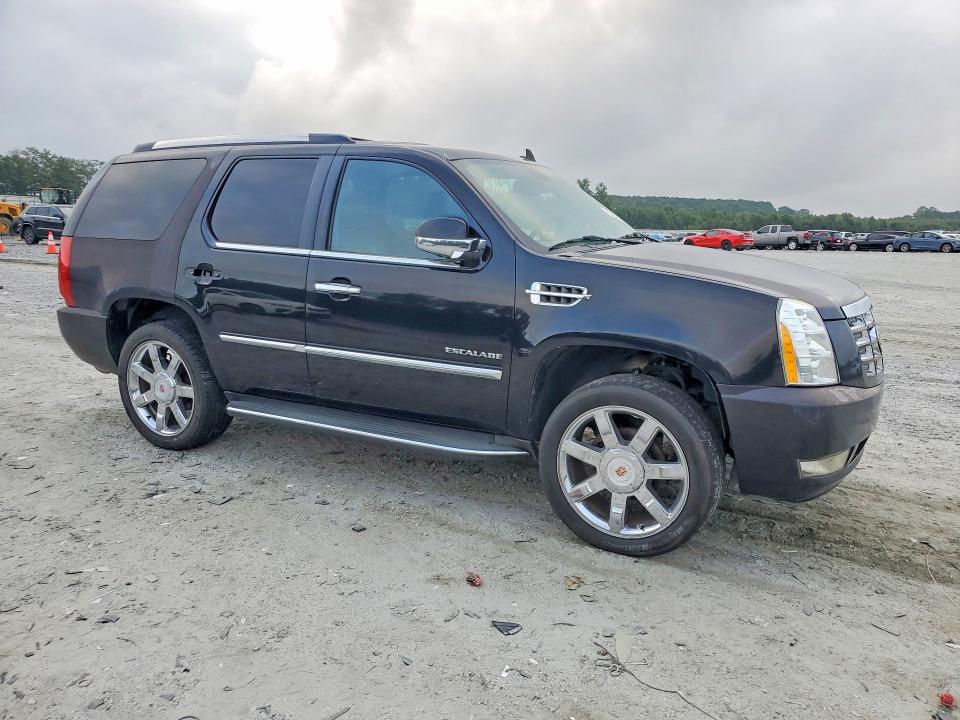 2013 Cadillac Escalade VIN 1GYS3BEF3DR139690 COPART salvage auction — MINOR DENT/SCRATCHES, Sc - Certificate Of Title, sold $900 on 2026-08-19 (photo 4)