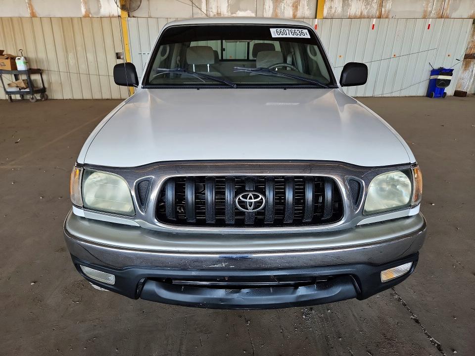2004 Toyota Tacoma VIN 5TEHN72N04Z458858 COPART salvage auction — MINOR DENT/SCRATCHES, AZ - CERT OF TITLE - SALVAGE, sold $11,400 on 2026-08-24 (photo 5)