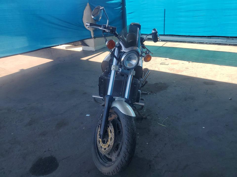 1997 Yamaha VMX12 VIN JYA2WFC07VA013301 COPART salvage auction — MINOR DENT/SCRATCHES, CA - DIS/DLR/EXP APP FOR DUP CLEAN, sold $500 on 2026-09-22 (photo 2)