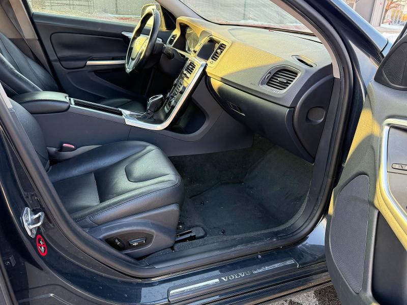 2015 Volvo S60 VIN YV140MFB3F1308889 COPART salvage auction — MINOR DENT/SCRATCHES, Tx - Certificate Of Title (P), sold $3,400 on 2026-08-11 (photo 5)