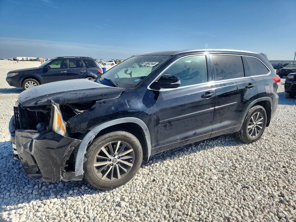 2018 Toyota Highlander VIN 5TDJZRFH0JS488151 — COPART salvage auction photo