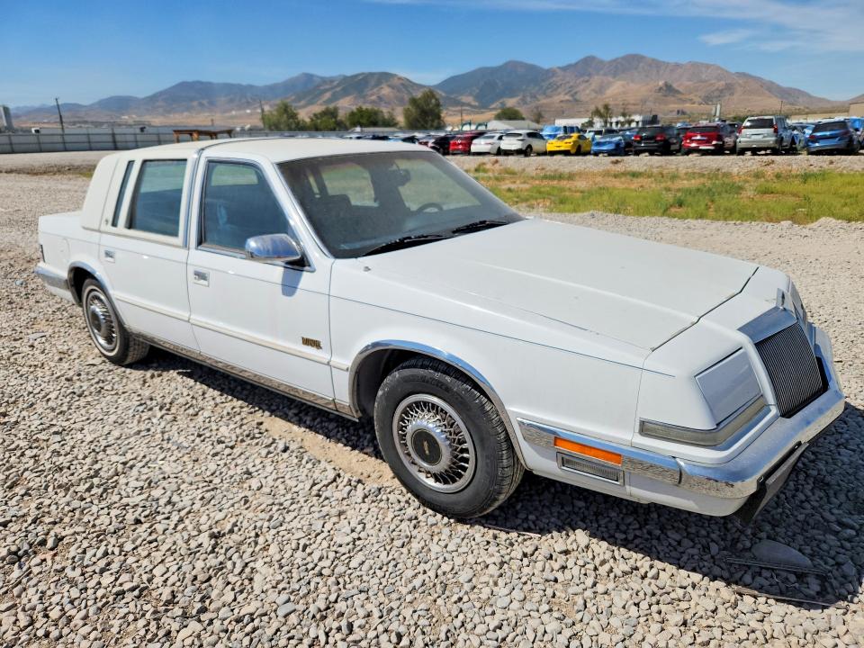 1992 Chrysler Imperial VIN 1C3XV56L1ND707465 COPART salvage auction — NORMAL WEAR, Ut - Certificate Of Title, sold $225 on 2026-08-21 (photo 4)