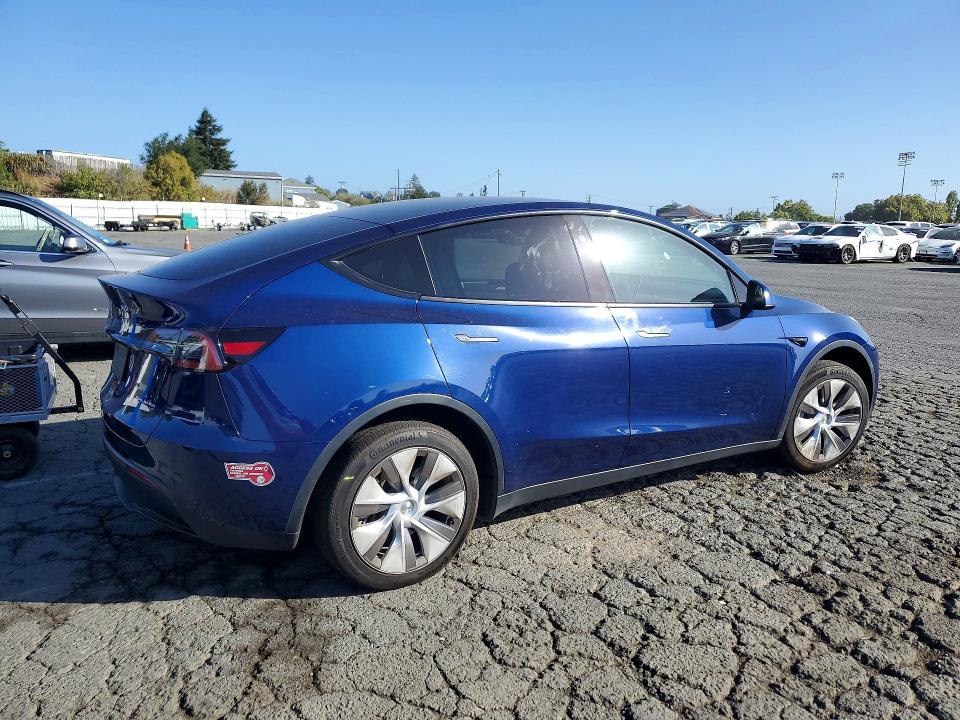 2023 Tesla Model y VIN 7SAYGDEE2PF949459 COPART salvage auction — FRONT END, Salvage Title, sold $8,200 on 2026-08-28 (photo 3)