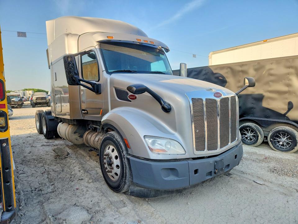2020 Peterbilt 579 VIN 1XPBD49X7LD675943 COPART salvage auction — SIDE, AR - CERTIFICATE OF TITLE, sold $12,900 on 2026-09-03 (photo 4)