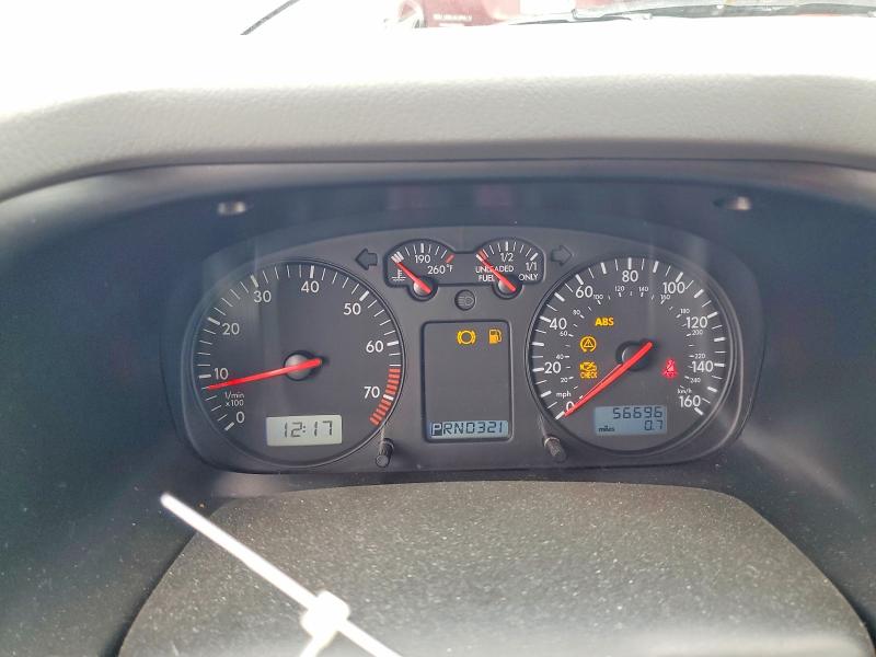 2003 Volkswagen Eurovan VIN WV2KB470X3H038634 COPART salvage auction — MINOR DENT/SCRATCHES, Tx - Salvage Vehicle Title, sold $2,200 on 2026-08-17 (photo 9)